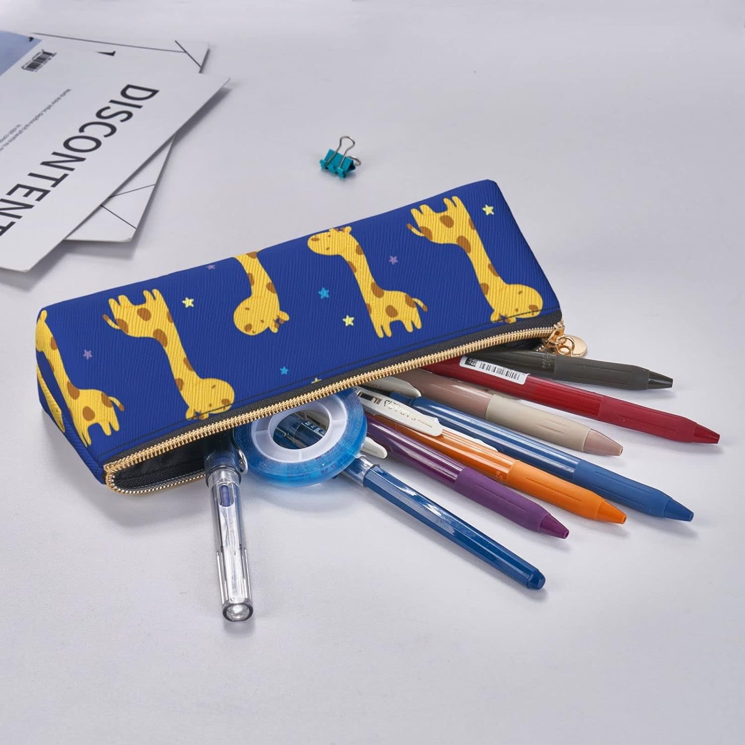 Cute Cartoon Giraffe Pattern Pencil Case Triangle Pencil Case Portable Pencil Case Leather Organizer with Zipper Cosmetic Bag, White, Bag organiser – Bild 7