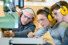 Neues Netzwerk soll Jugendlichen den Einstieg in den Beruf einfacher machen