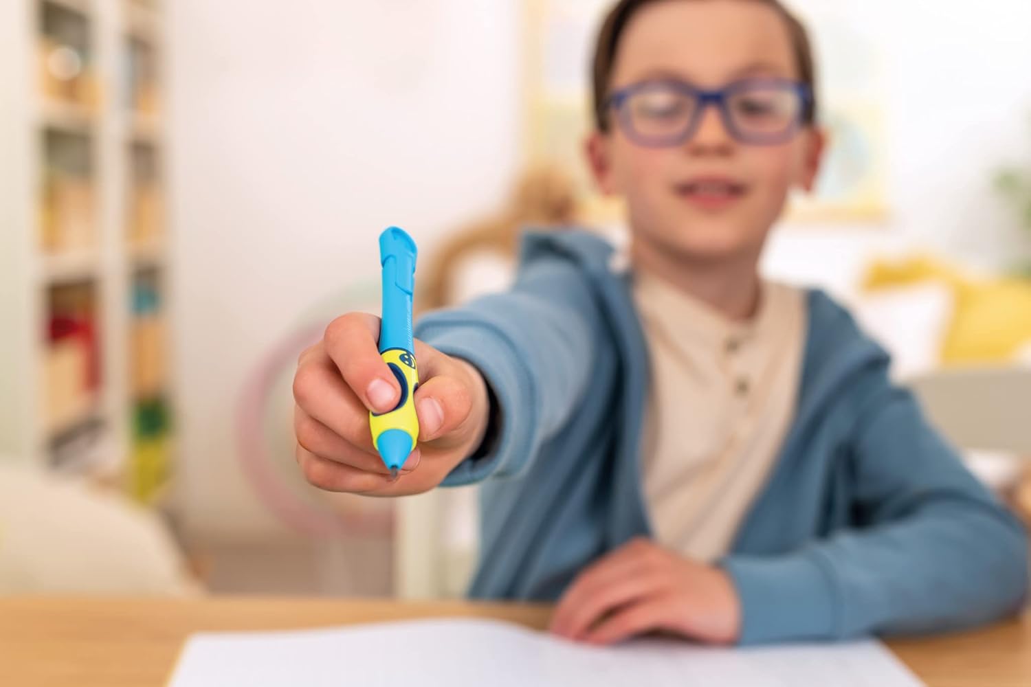 Pelikan Griffix Fountain Pen, Left-Handed, Neon Fresh Blue (820370) – Bild 7