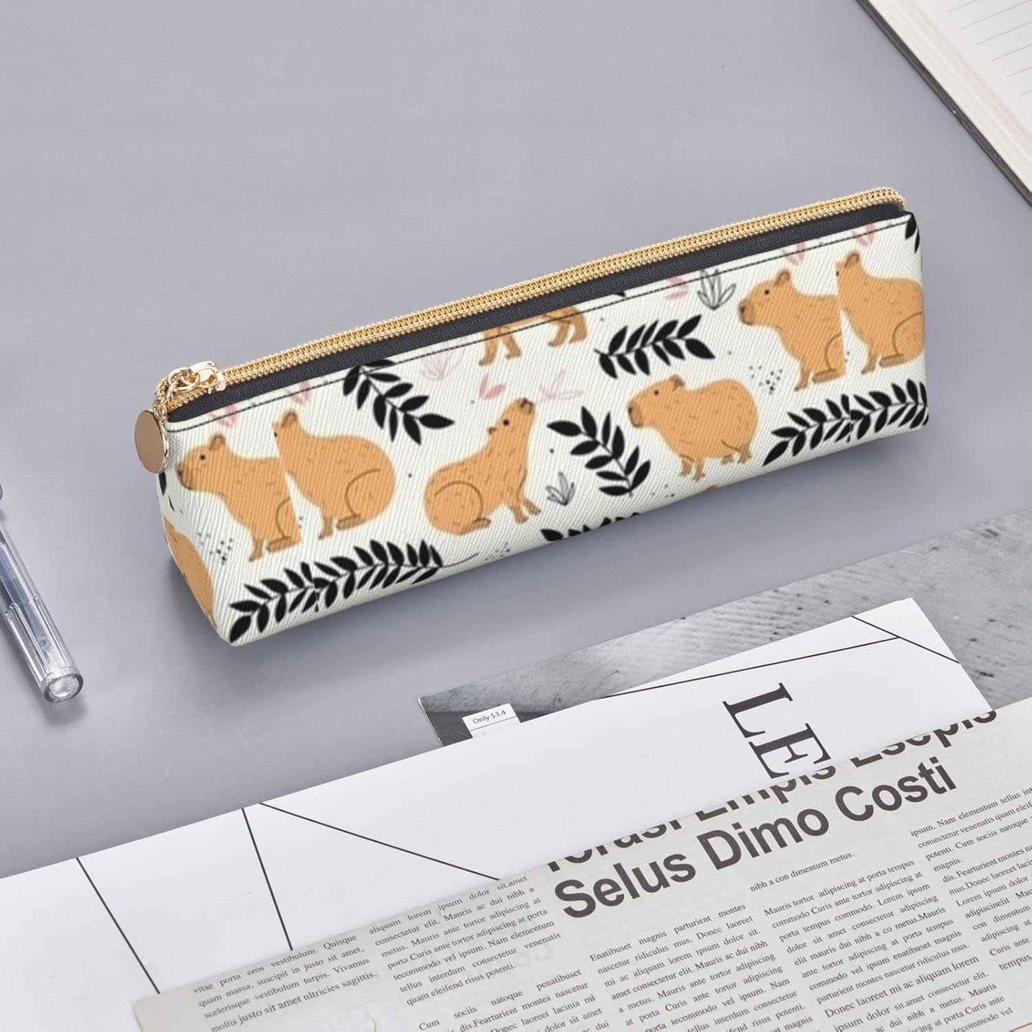 Cute Capybara Animal Pattern Pencil Case, Triangle Pencil Case, Portable Pencil Case, Leather Organizer with Zipper, Cosmetic Bag, White, Bag organiser – Bild 8