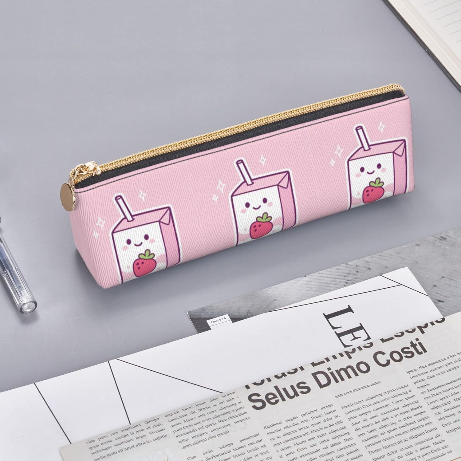 Strawberries Cows Drinking Pencil Case Triangle Portable Pencil Case Leather Organizer with Zipper Cosmetic Bag, White, Bag organiser – Bild 8