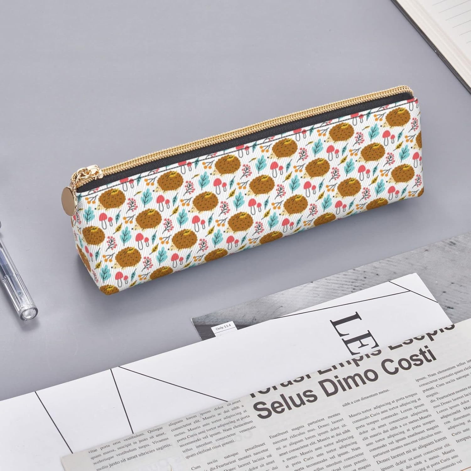 Cute Hedgehog Floral Pencil Case Cosmetic Bag Pencil Case Triangle Leather Storage Bag Stationery Organizer with Zipper for Adults Office, Cute Hedgehog And Flowers Pattern 02, Bag organiser – Bild 8