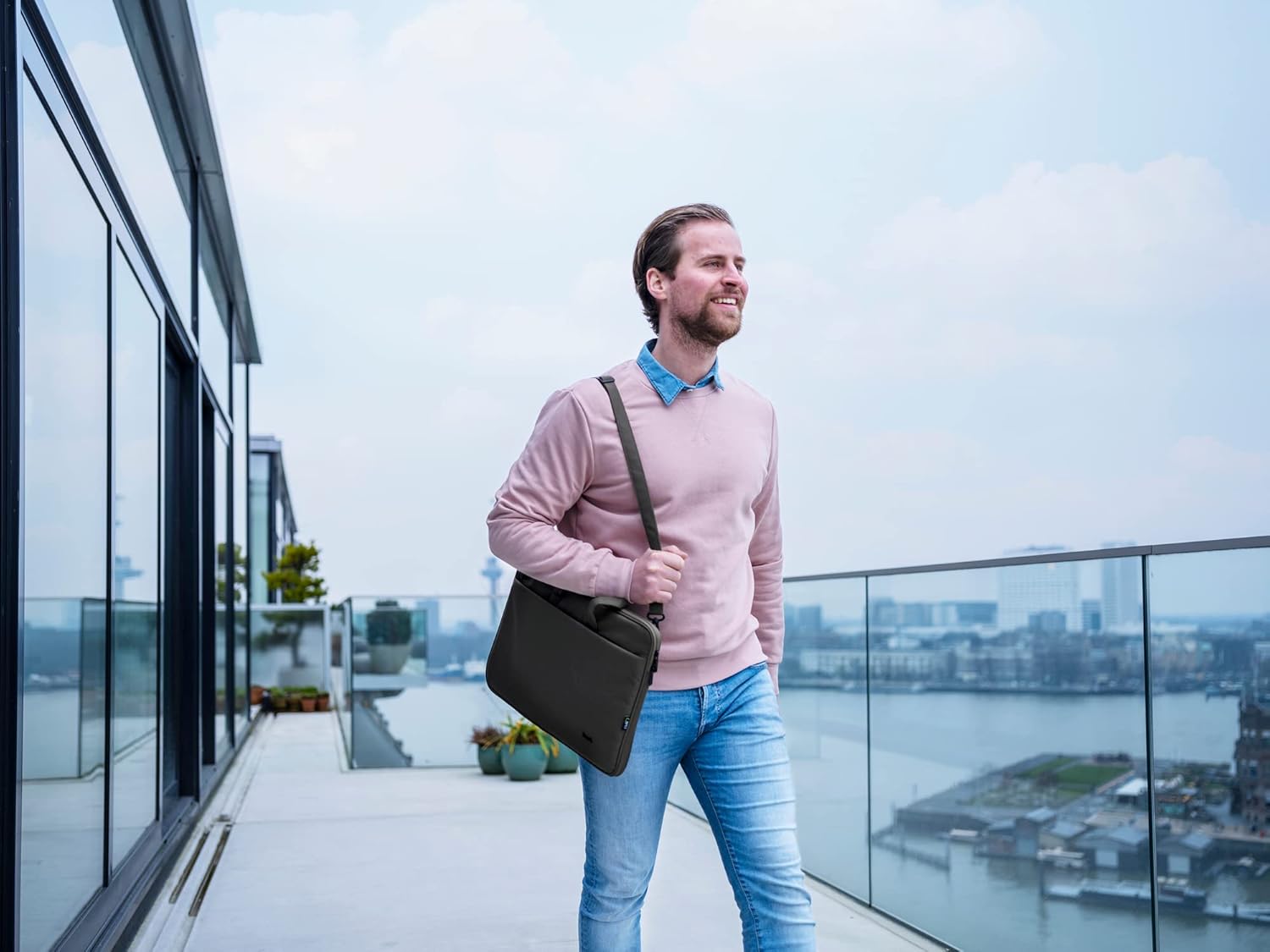 Trust Bologna Slim Laptop Eco Bag up to 16 Inches, Made of Recycled Plastic, with Shoulder Strap, Sustainable Shoulder Bag for Travel, Business, Office, School - Green – Bild 8