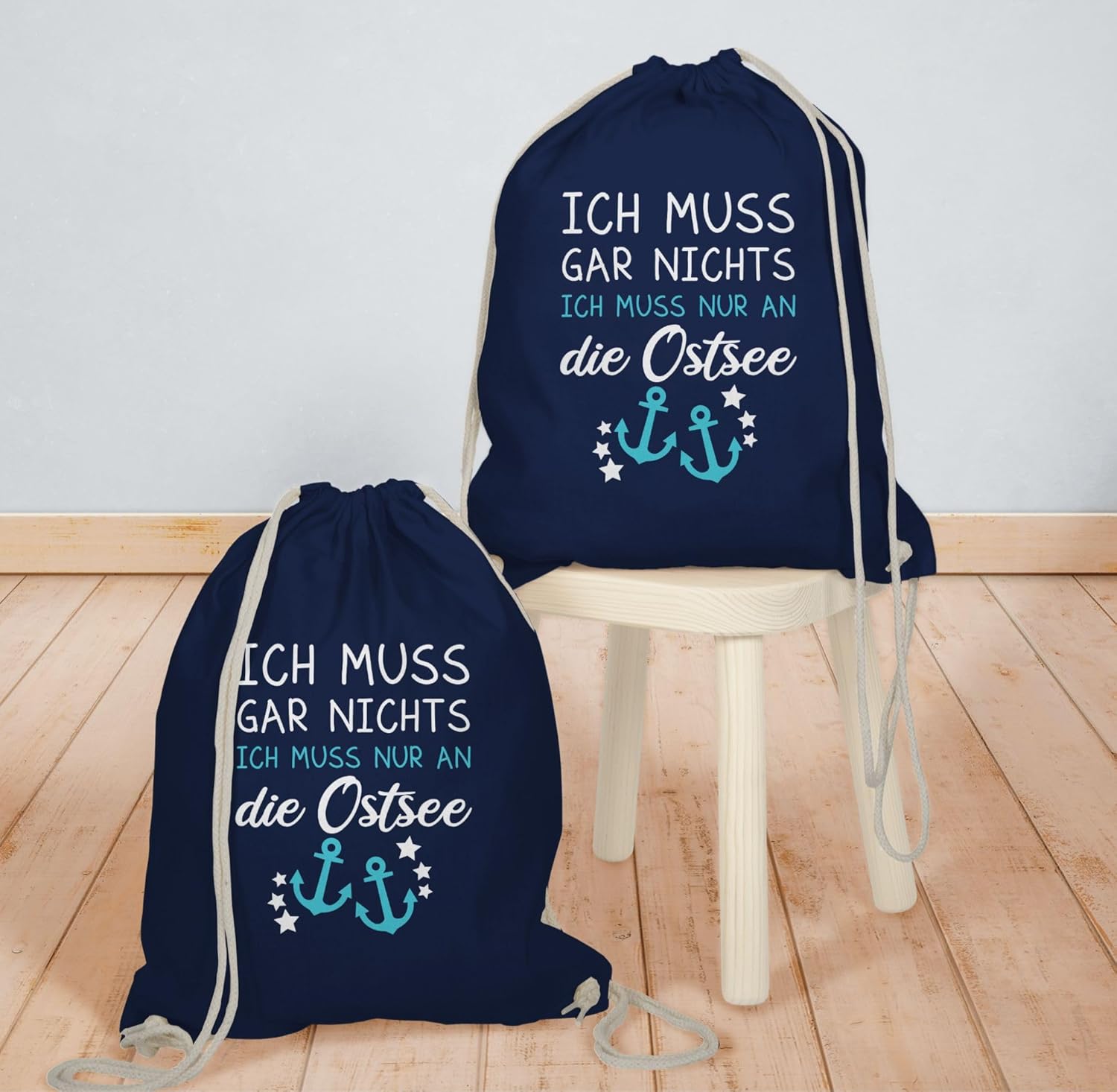 Shirtracer - Statement with saying - Ich muss gar nichts ich muss nur an die Ostsee - gym bag and fabric bag made of cotton – Bild 6