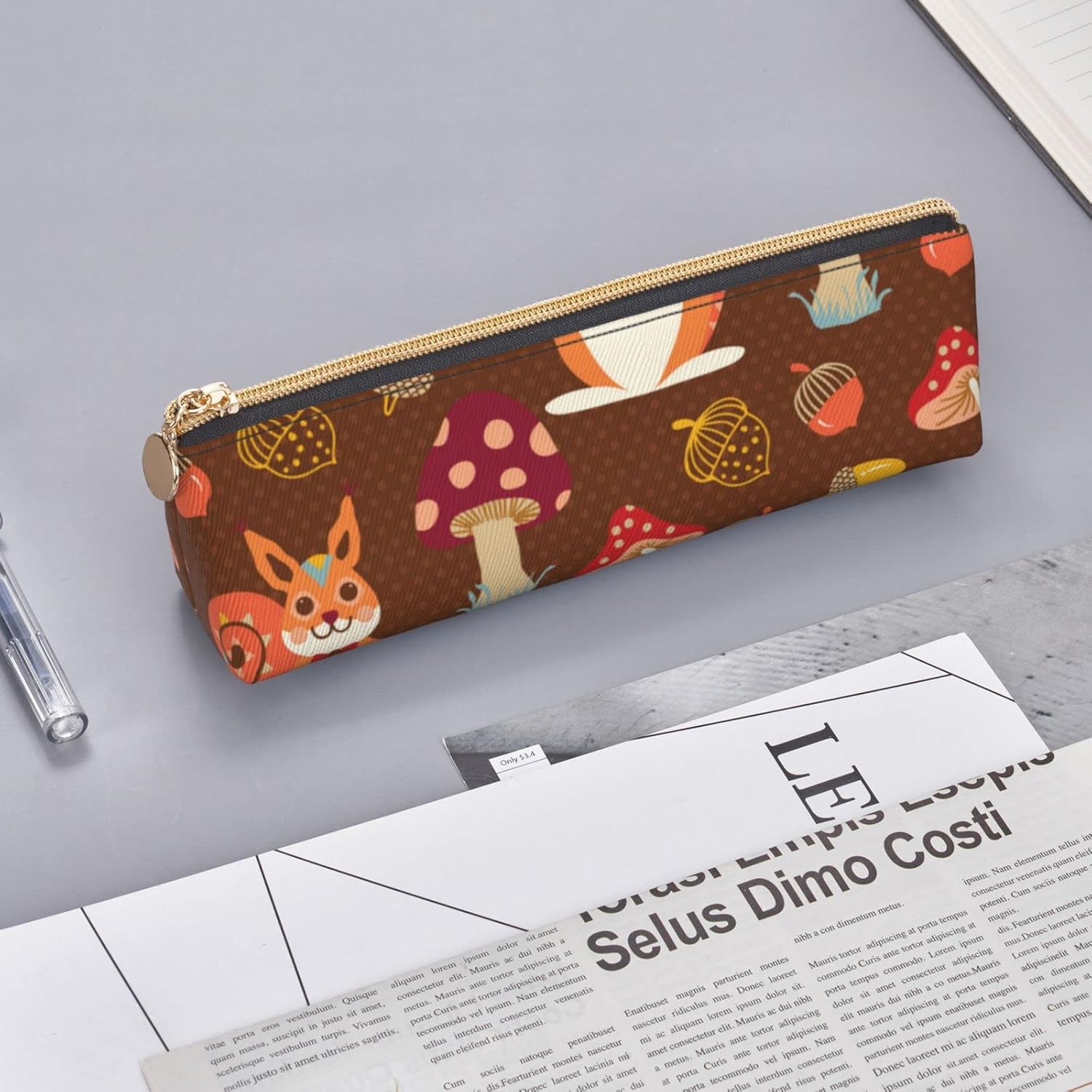 Cute Squirrel Mushroom Pencil Case Triangle Pencil Case Portable Pencil Case Leather Organizer Zipper Cosmetic Bag, White, Bag organiser – Bild 8