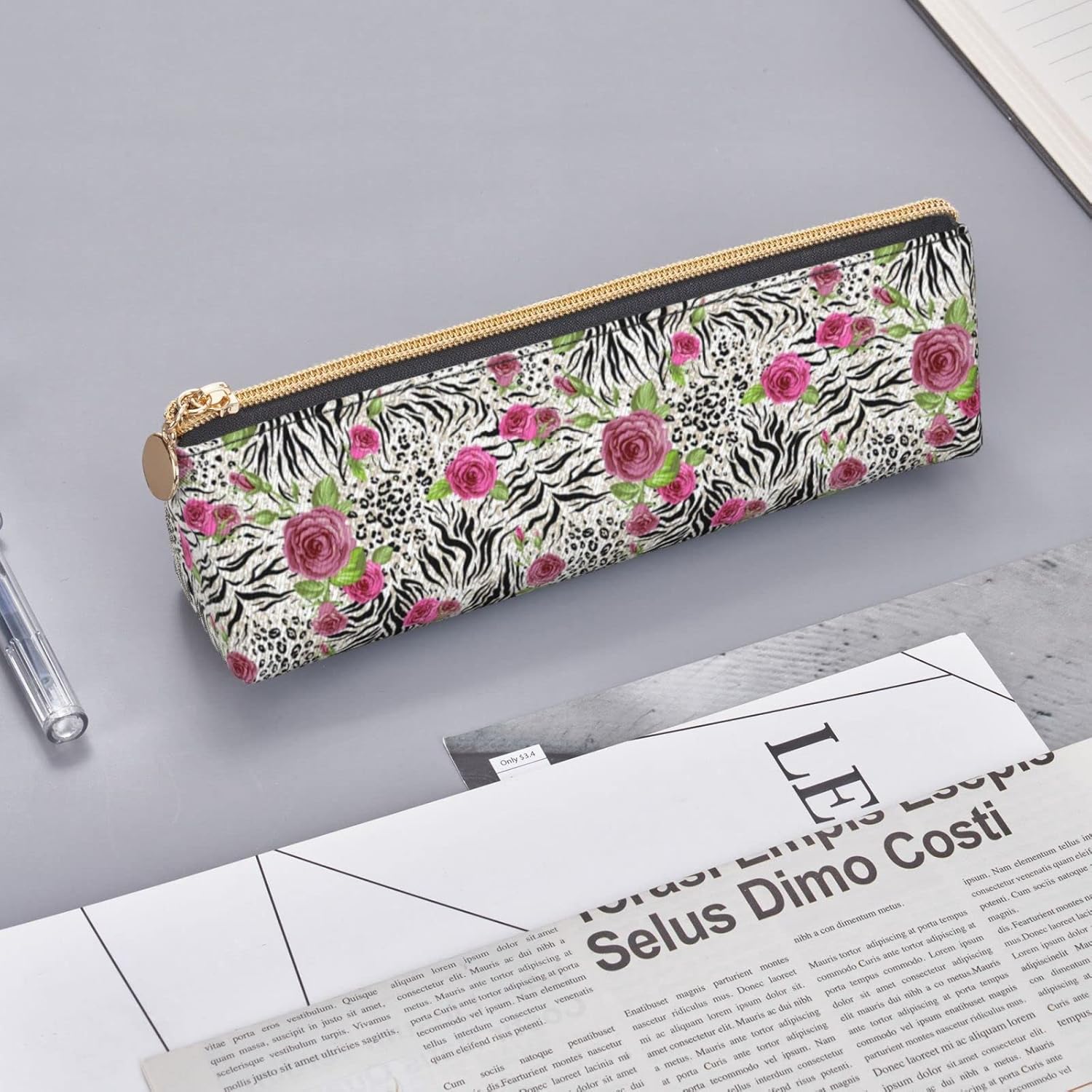 Leopard and Rose Floral Pencil Case Cosmetic Bag Pen Bag Triangle Leather Storage Bag with Zipper Stationery Organizer for Adults Office, Leopard And Roses Flowers Pattern 03, Bag organiser – Bild 8