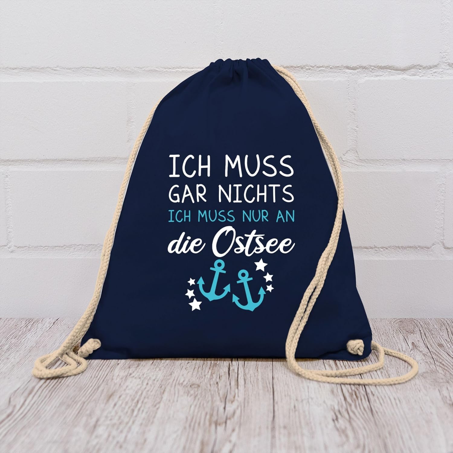 Shirtracer - Statement with saying - Ich muss gar nichts ich muss nur an die Ostsee - gym bag and fabric bag made of cotton – Bild 7