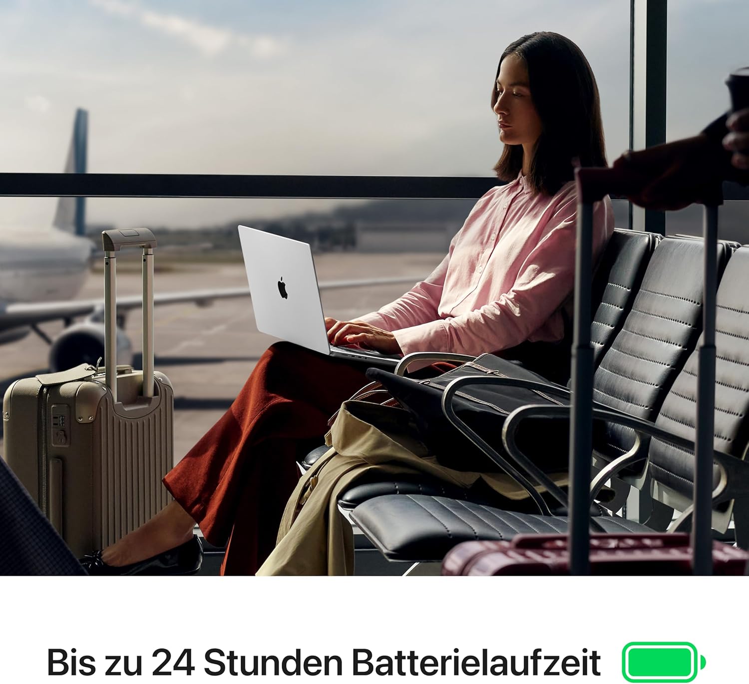 Apple MacBook Pro 14.2" Laptop with M5 Chip with 10-Core CPU and 10-Core GPU: Designed for Apple Intelligence, Liquid Retina XDR Display, 16GB Shared Memory, 1TB SSD Storage; Silver – Bild 3