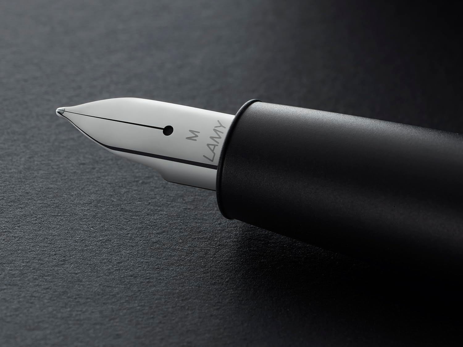 LAMY Aion Black Fountain Pen - Modern Fountain Pen in Anodised Lightweight & Seamless Aluminium Housing - with Stainless Steel Clip & Steel Nib in Line Width M - Includes Lamy T 10 Ink Cartridge Blue – Bild 5