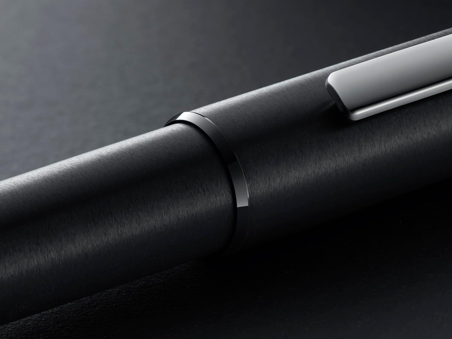LAMY Aion Black Fountain Pen - Modern Fountain Pen in Anodised Lightweight & Seamless Aluminium Housing - with Stainless Steel Clip & Steel Nib in Line Width M - Includes Lamy T 10 Ink Cartridge Blue – Bild 6