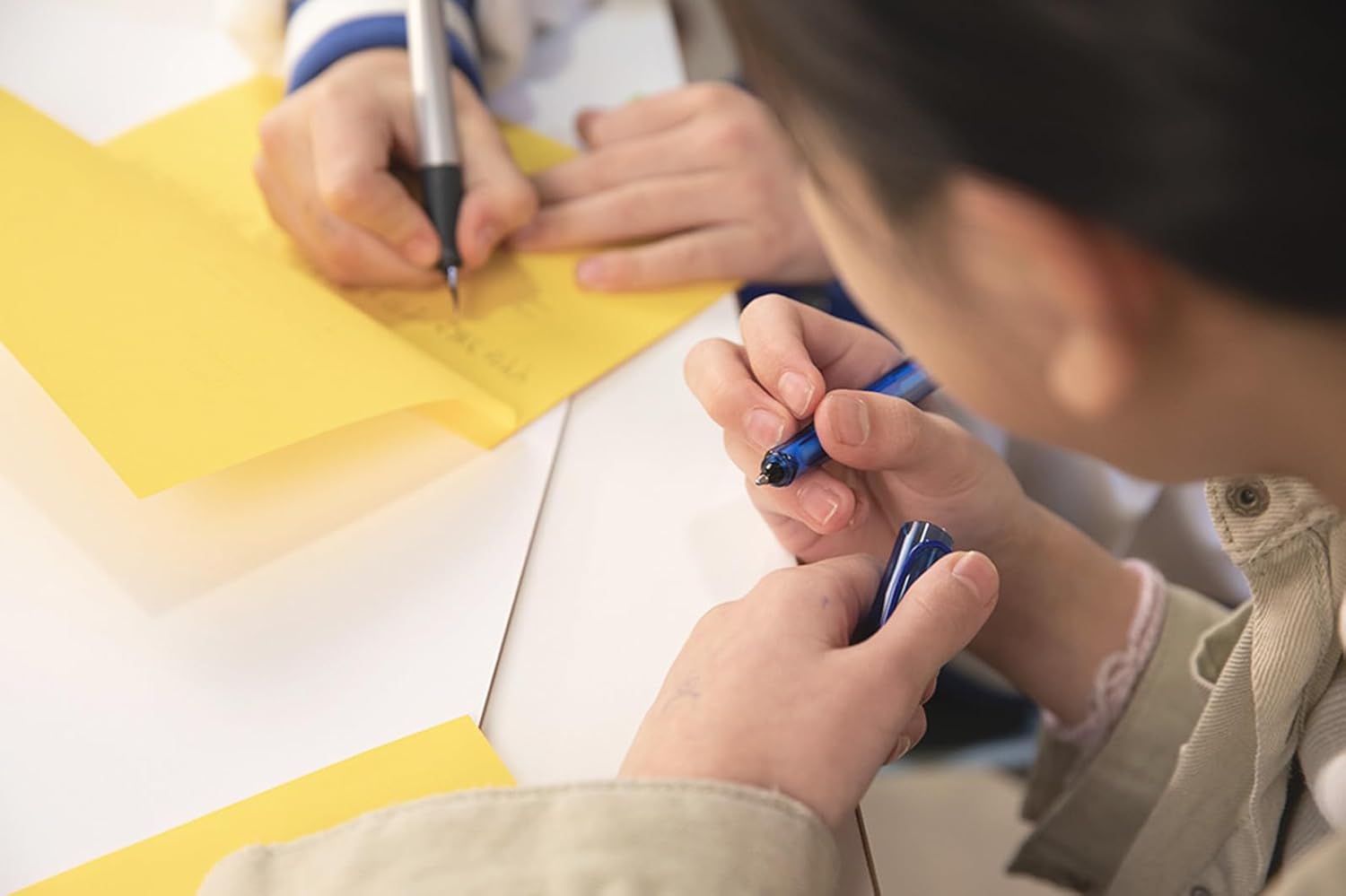 Lamy Balloon 311 Rollerball Pen Fully Transparent Pink with Distinctive Grip and Powder-Coated Metal Clip with Rollerball Cartridge Line Width B – Bild 6