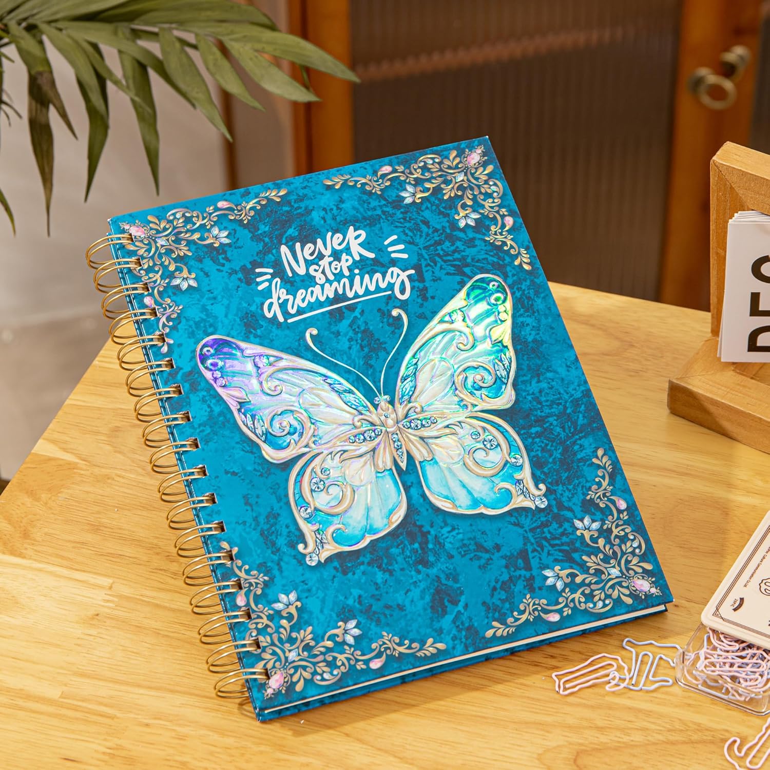 Spiral Notebook College Ruled Journal for Writing B5 3D Butterfly Notebooks Writing Journal for Women with Elastic Closure Band 192 Pages Lined Paper for School Office – Bild 6