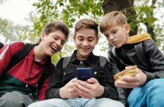 Digitale Welt: Expertenkommission bestätigt DPhV-Positionen