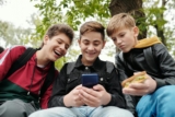Digitale Welt: Expertenkommission bestätigt DPhV-Positionen